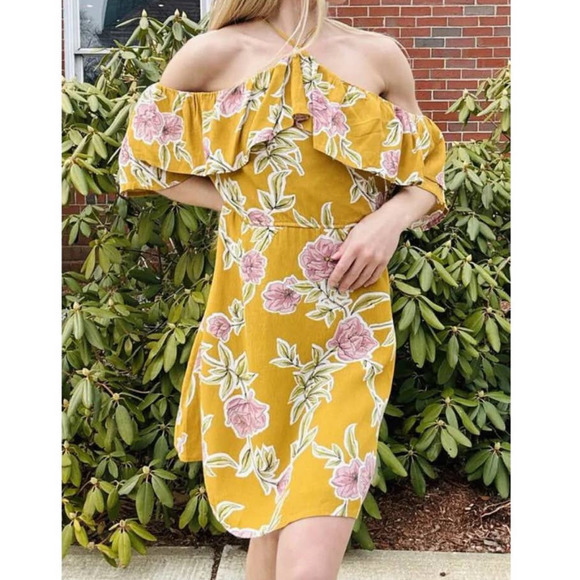 Cupcakes and Cashmere Off the Shoulder Halter Dress Womens Size Small Yellow - Picture 8 of 8